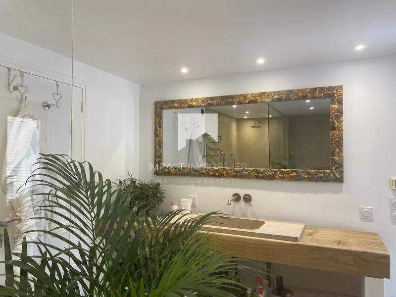 Maison - 241 m² - 6 pièces