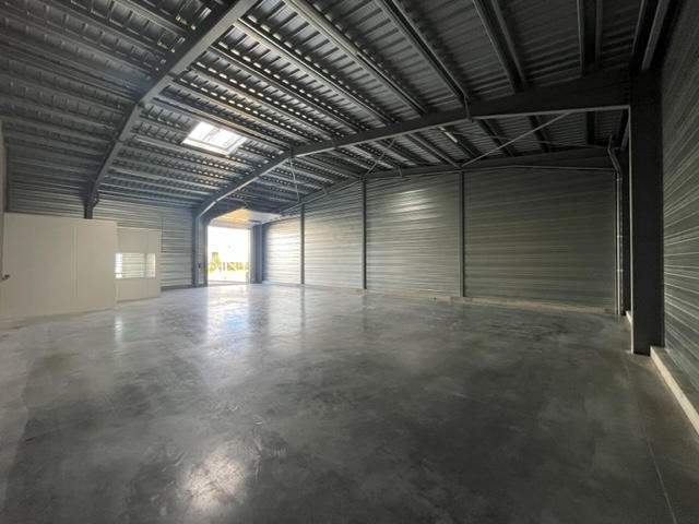 Local d'activité / Entrepôt - 250 m²
