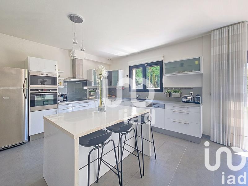 Maison - 252 m² - 8 pièces