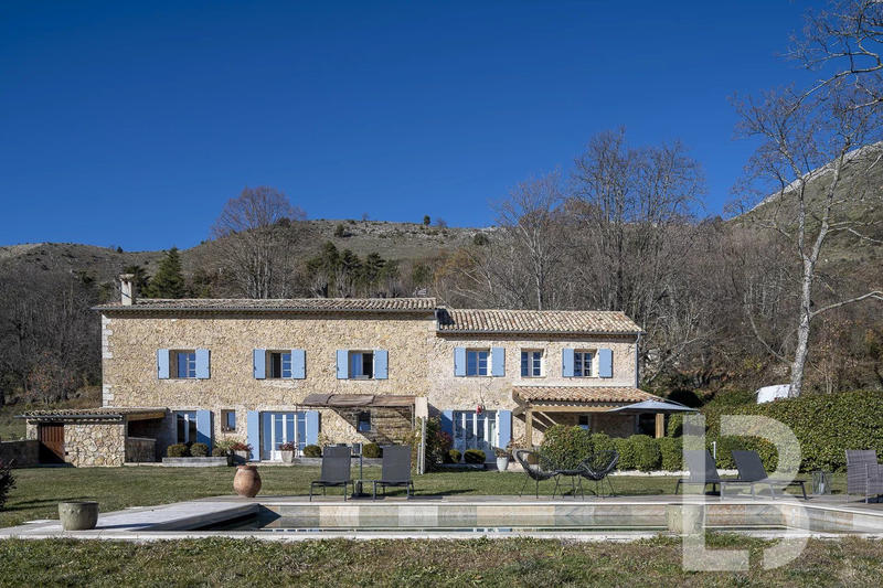 Mas - 220 m² - 6 pièces