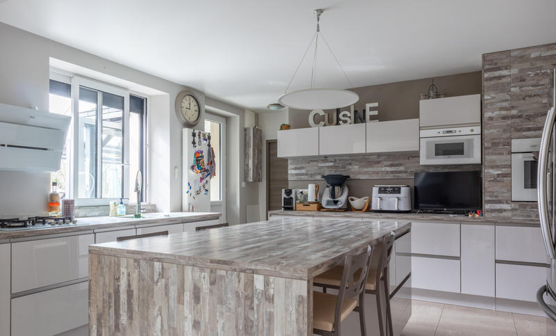 Maison - 243 m² - 7 pièces