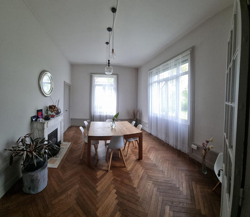 Maison - 325 m² - 10 pièces