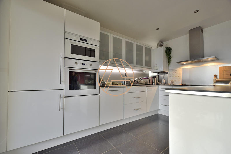 Appartement - 79 m² - 3 pièces