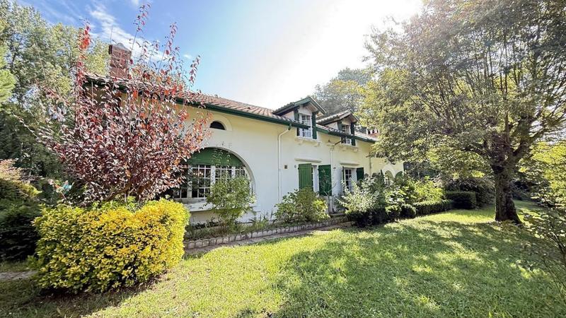 Propriété - 500 m² - 22 pièces