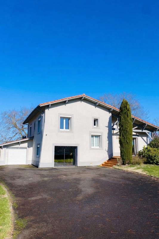 Maison - 241 m² - 8 pièces