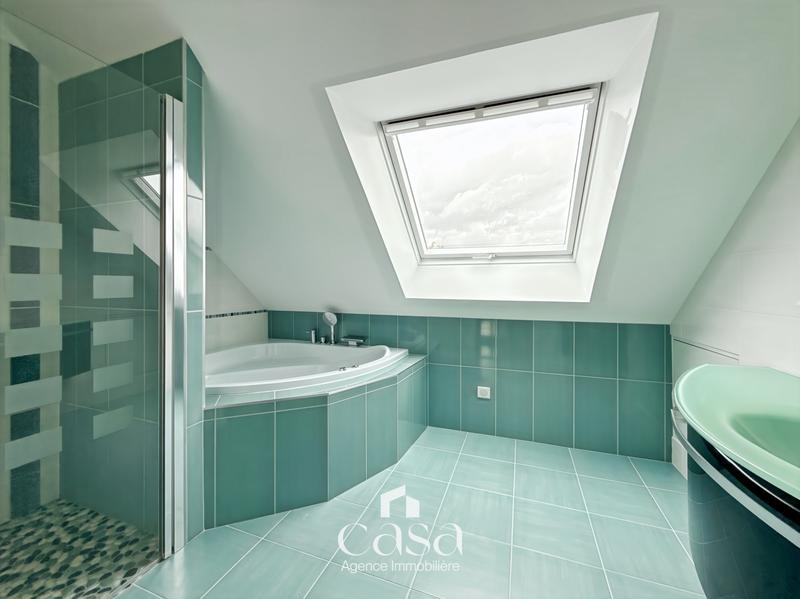 Maison - 204 m² - 7 pièces