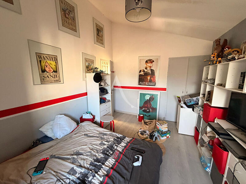 Maison - 240 m² - 6 pièces