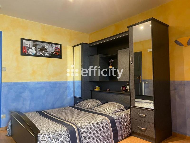 Maison - 310 m² - 16 pièces