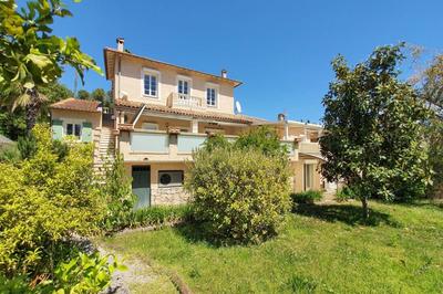 Villa - 200 m² - 8 pièces