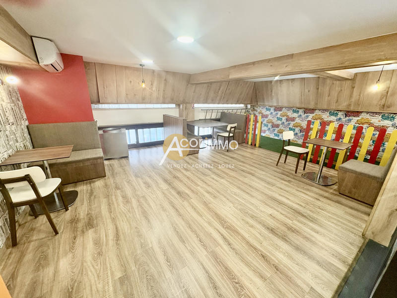 Local commercial - 121 m²