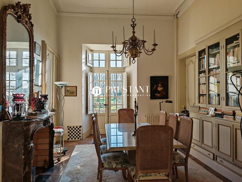 Château - 514 m² - 11 pièces