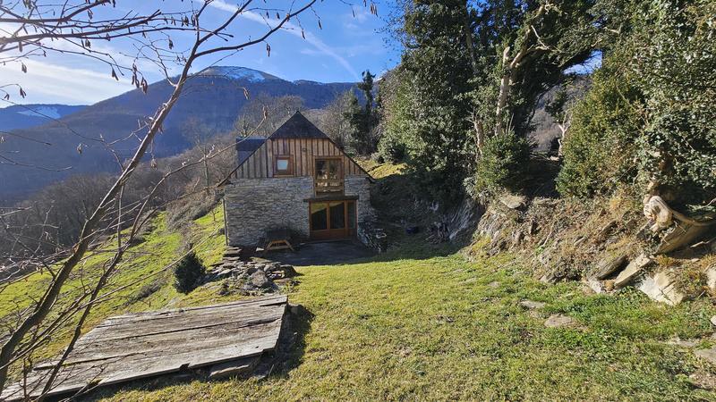 Maison en pierre - 92 m² - 2 pièces