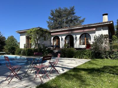 Maison - 205 m² - 7 pièces