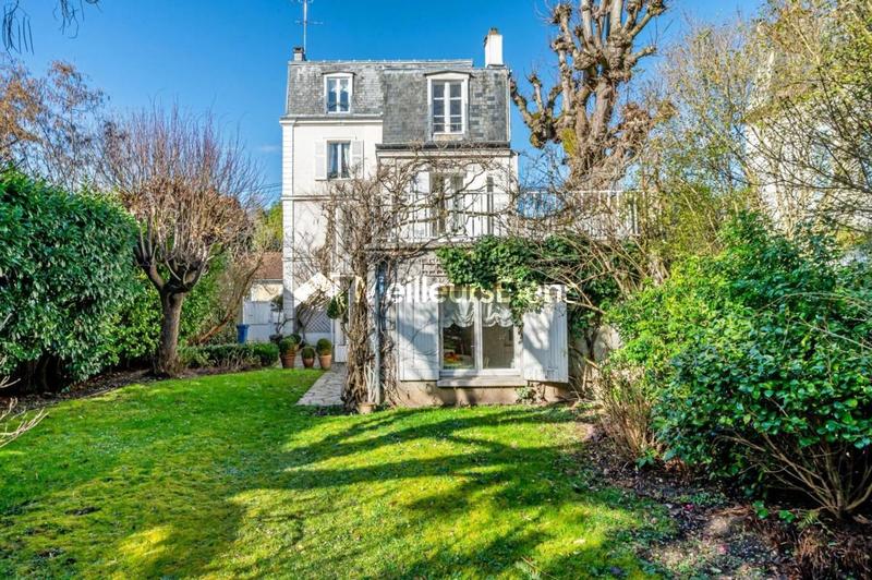 Maison - 160 m² - 9 pièces