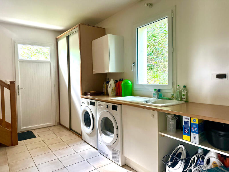 Maison - 222 m² - 7 pièces