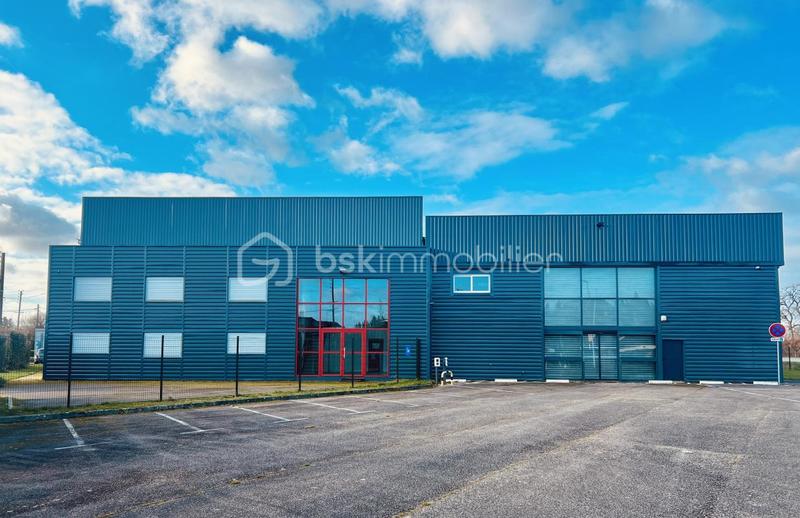 Entrepôt - 1 541 m² - 9 pièces