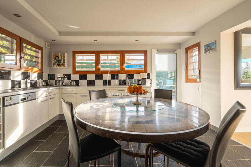 Villa - 235 m² - 8 pièces