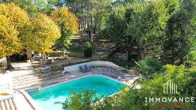 Maison - 275 m² - 8 pièces