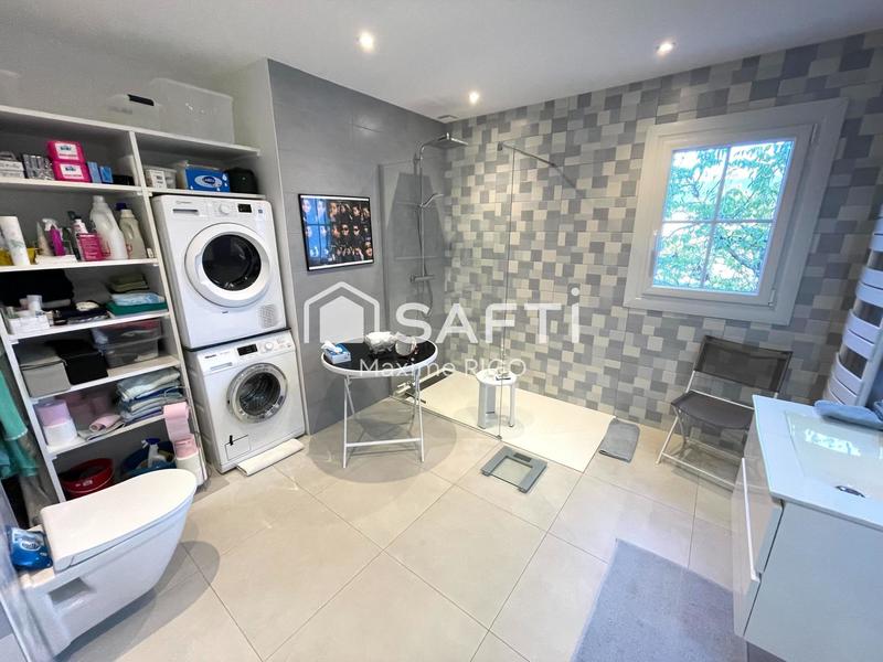 Maison - 230 m² - 10 pièces