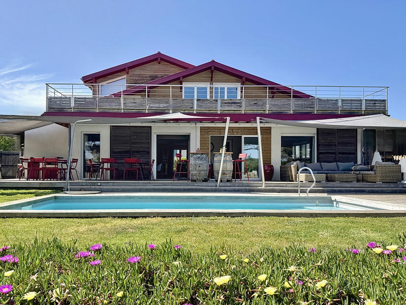 Villa - 208 m² - 9 pièces