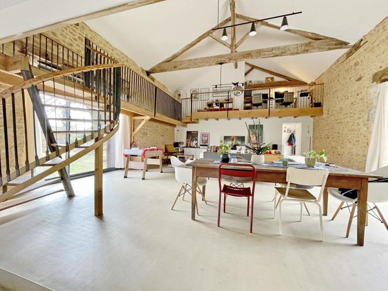 Maison en pierre - 228 m² - 8 pièces