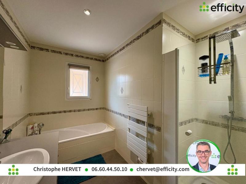 Pavillon - 238 m² - 8 pièces