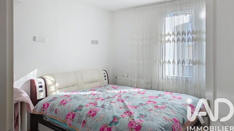 Maison - 280 m² - 16 pièces