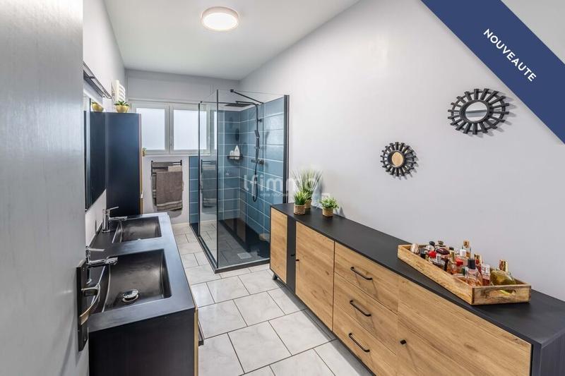 Maison - 99 m² - 5 pièces