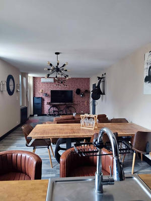 Maison - 225 m² - 10 pièces