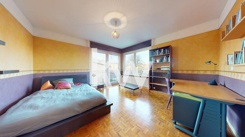 Maison - 270 m² - 8 pièces