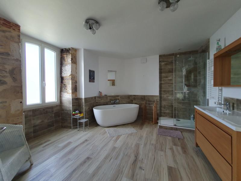 Maison traditionnelle - 485 m² - 22 pièces