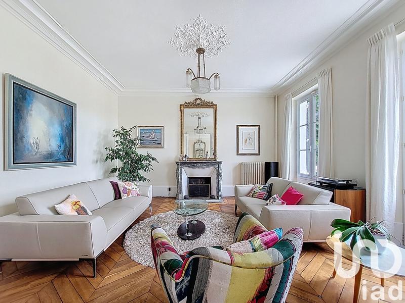 Maison - 233 m² - 8 pièces