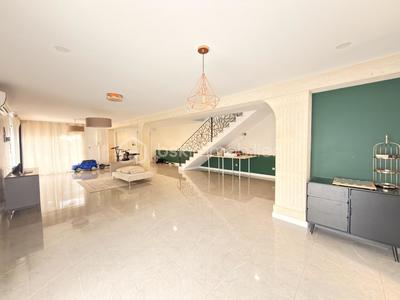 Maison - 185 m² - 6 pièces