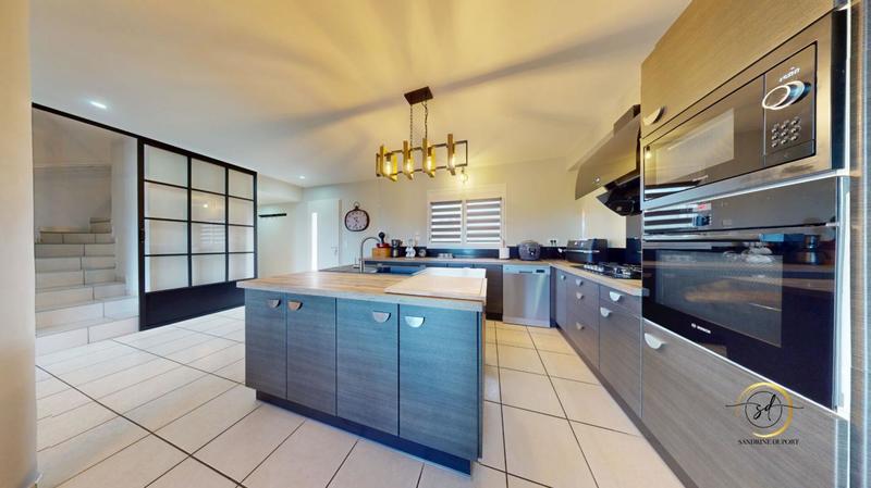 Maison - 145 m² - 5 pièces