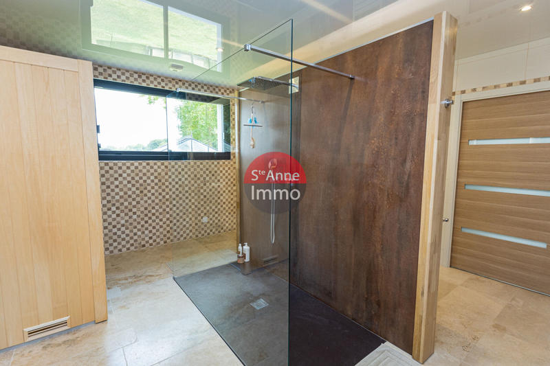 Maison - 290 m² - 6 pièces