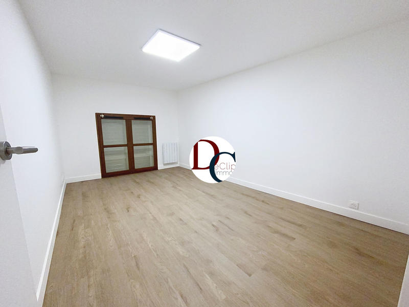 Bureau - 131 m² - 8 pièces