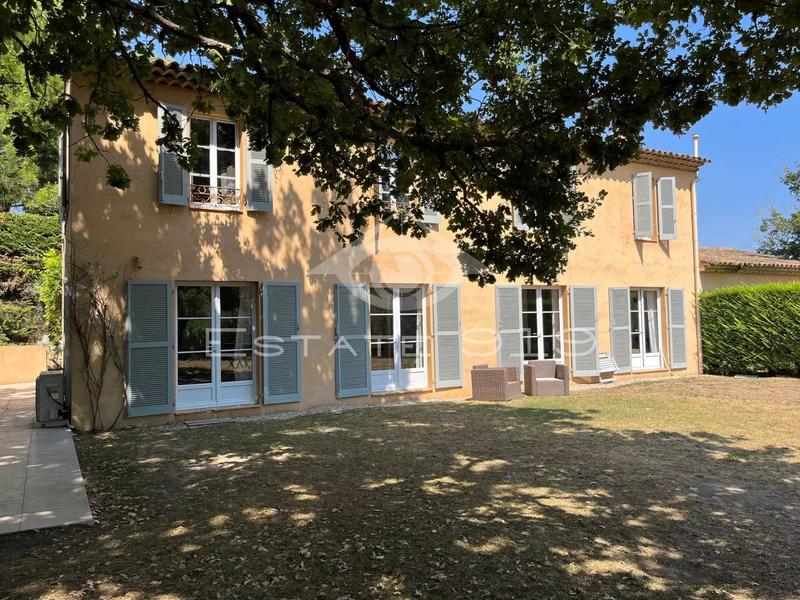 Villa - 210 m² - 7 pièces