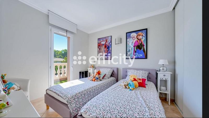 Maison - 300 m² - 10 pièces