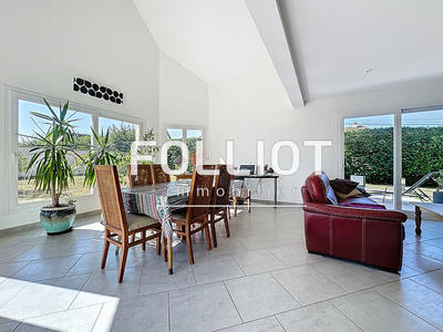 Maison - 225 m² - 8 pièces