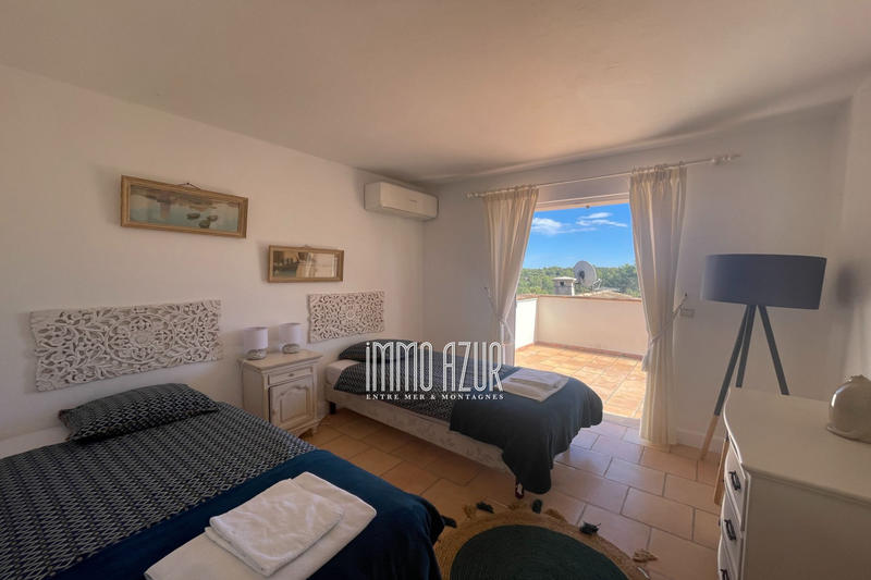 Villa - 200 m² - 6 pièces