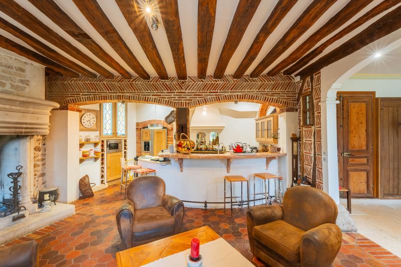 Demeure - 654 m² - 29 pièces