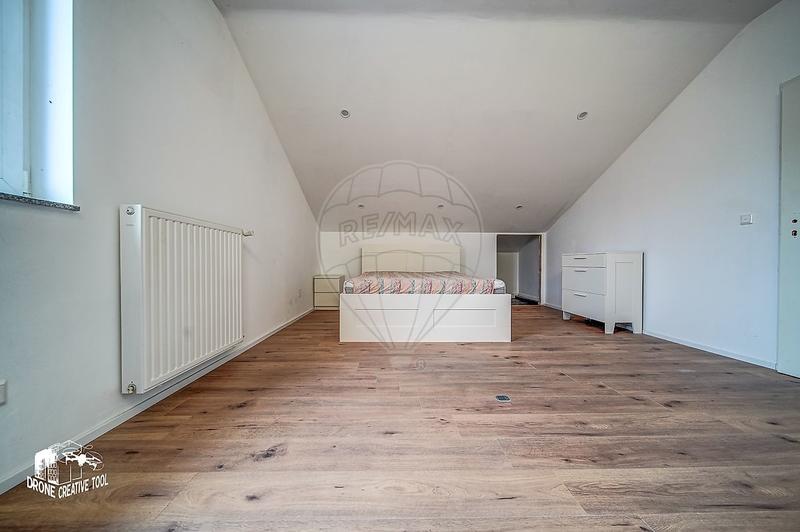 Maison - 275 m² - 8 pièces