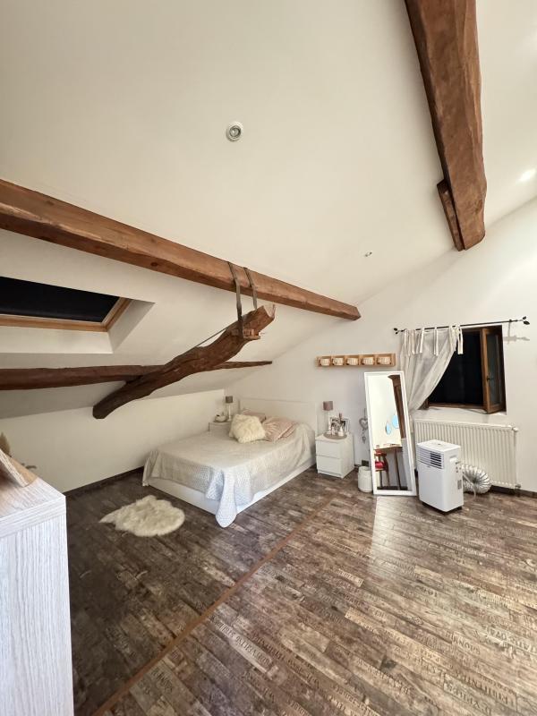 Maison - 250 m² - 6 pièces