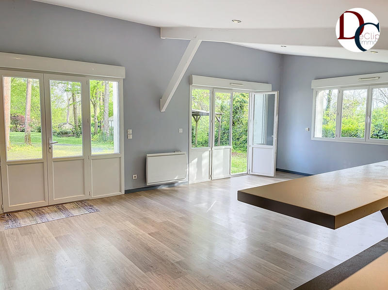 Maison - 340 m² - 9 pièces