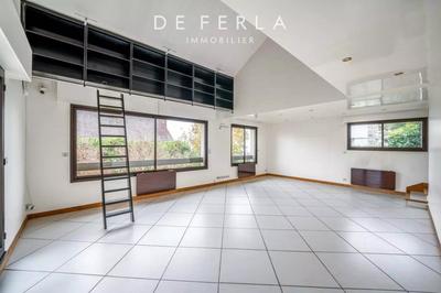 Maison - 240 m² - 7 pièces