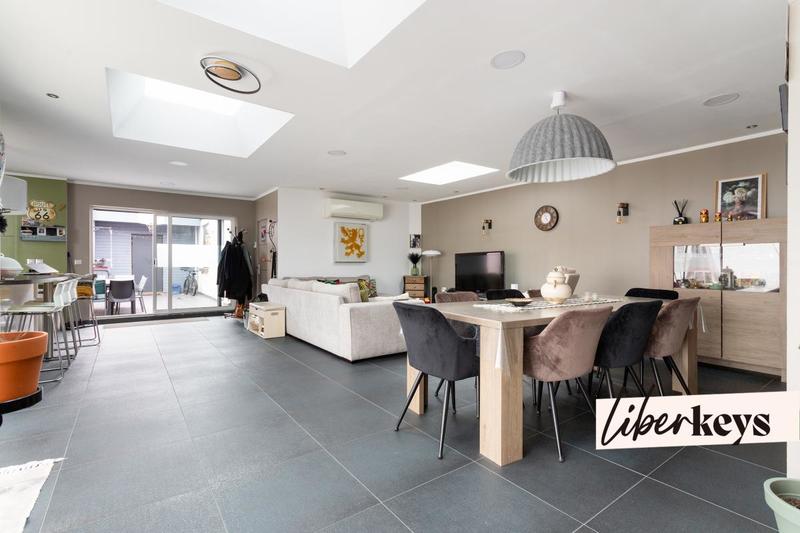 Maison - 208 m² - 8 pièces