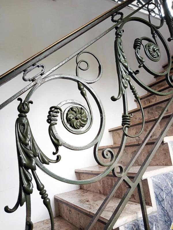 Maison - 280 m² - 11 pièces