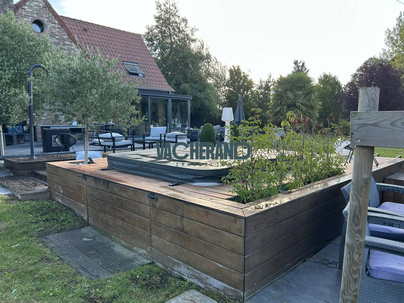 Maison - 205 m² - 10 pièces