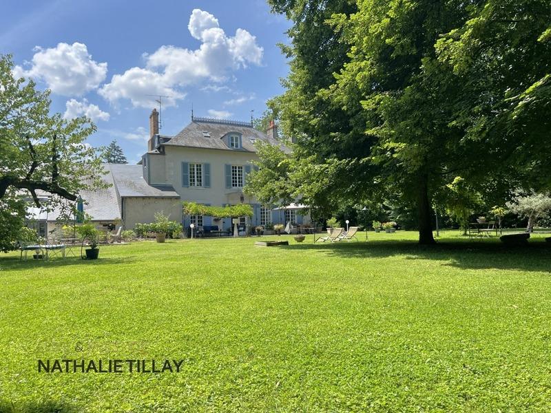 Propriété - 490 m² - 12 pièces