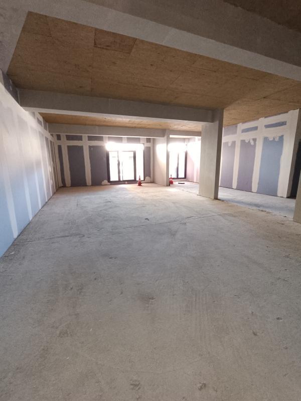 Local commercial - 192 m²